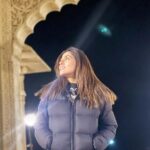 Monica Khanna Instagram - ख़्वाब हूं या कोई हक़ीक़त? आप ही बता दीजिए।।। #selfmusing #bekind
