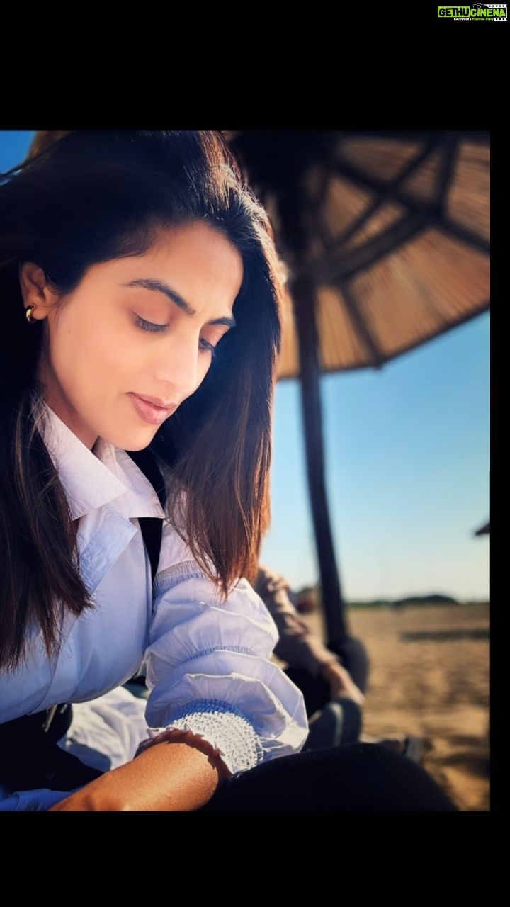 Monica Khanna Instagram - Dear ME, When it gets hard out there look for ME Look at ME Im there with you I am a CONSTANT FRIEND❤️ #love #bekind #loveyourself #kutch #mumbai #photooftheday #reels #photography #viral White Desert (Rann Of Kutch)