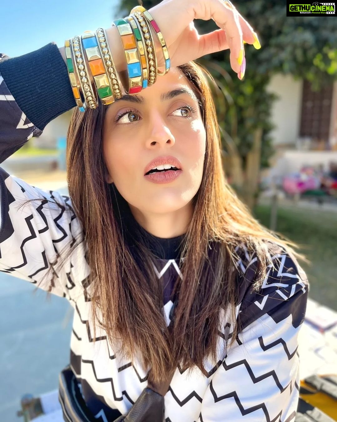 Monica Khanna Instagram - These bangles always help me to look my most beautiful..... Also,happy makar Sankranti π»π» Thanks for clicking me @jigyasa_07 #jewellery #bangles #beautiful #colorful #kutch #mumbai #jewelleryphotography #makarsankranti Kutch Resort