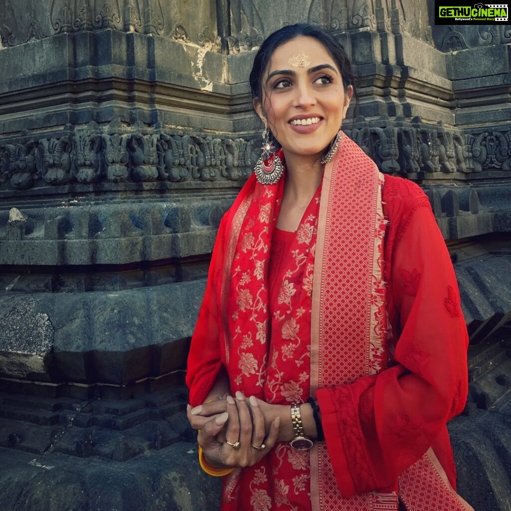 Monica Khanna Instagram - सब्र 🌻 #mahadev #mahakal #trembakeshwar #nashik #bhakti #shakti #mukti #harharmahadev Trimbakeshwar Jyotirlinga Temple