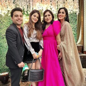 Monica Khanna Instagram - Congratulations!!!!! @chouhanmansi17 @ro8611 for this wonderful journey.... चाहत होती है दोस्तों की साथ जीने की, वरना जाना एक दिन अकेले ही है।।। @hardiksangani @manish_goplani @chhayachouhan @jigyasa_07 #dosti #friendsforever #humpaanch #happiness Mumbai, Maharashtra