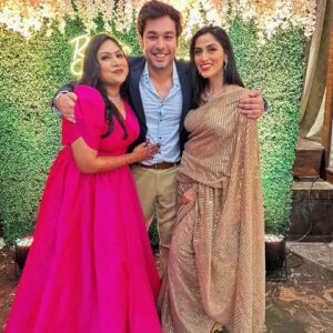 Monica Khanna Instagram - Congratulations!!!!! @chouhanmansi17 @ro8611 for this wonderful journey....

 चाहत होती है दोस्तों की साथ जीने की,
वरना जाना एक दिन अकेले ही है।।।

@hardiksangani @manish_goplani @chhayachouhan @jigyasa_07  #dosti #friendsforever #humpaanch #happiness