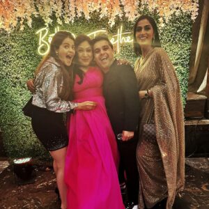 Monica Khanna Instagram - Congratulations!!!!! @chouhanmansi17 @ro8611 for this wonderful journey....

 चाहत होती है दोस्तों की साथ जीने की,
वरना जाना एक दिन अकेले ही है।।।

@hardiksangani @manish_goplani @chhayachouhan @jigyasa_07  #dosti #friendsforever #humpaanch #happiness