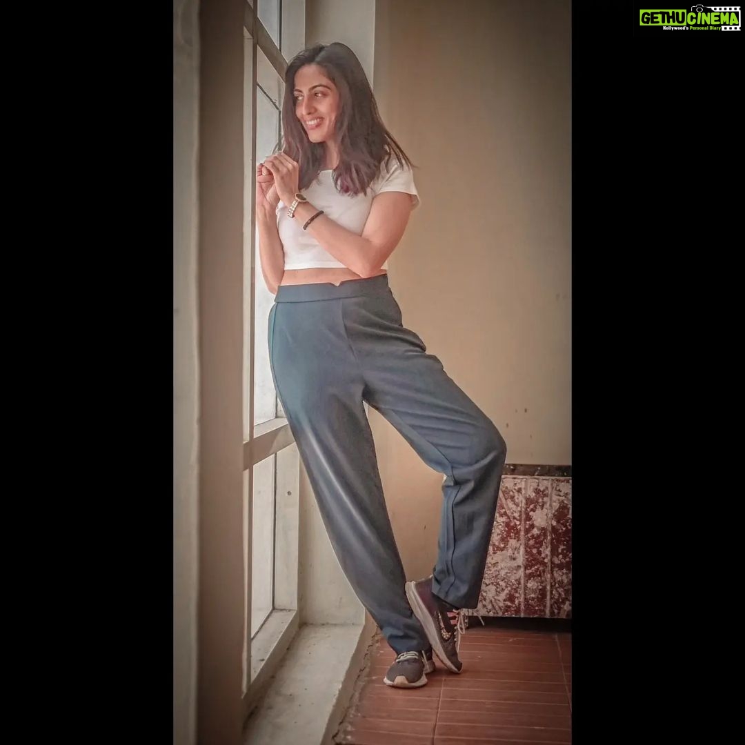 Monica Khanna Instagram - May i attract someone who speaks my language so I don't have to spend a lifetime translating my soul...... Thankyou @manishmischief for this quick photo session... #instapic #ınstagood #love #lucknow #shooting #bts #instaphoto #instagram #instadaily Lucknow, Uttar Pradesh