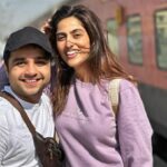 Monica Khanna Instagram – Duniya mein aaye ho to LOVE karlo……
Station aane se kuch lamhe pehle ka video😂😂😂😂
 With @hardiksangani @jigyasa_07 ❤️❤️❤️
Missed @chhayachouhan 

#trainjourney #kutch #newyear #bff #trainstagram #funnyvideos #jigyasa #hardik #mumbaitokutch #happyme Train Travel