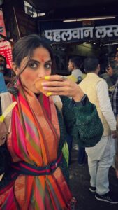 Monica Khanna Instagram - बनारस गए और पहलवान की लस्सी नहीं पी तो क्या पिया।।
#banaras #varanasi #kashi #india #banarasi #varanasidiaries #uttarpradesh #photography #instagram #ganga #mahadev #incredibleindia #varanasighats #ghat #banarasiya #bhu #love #varanasiindia #banarasisaree #travel #instagood #delhi #sareelove #mumbai #saree #lucknow #assighat #photooftheday #tussarsilk #chanderi