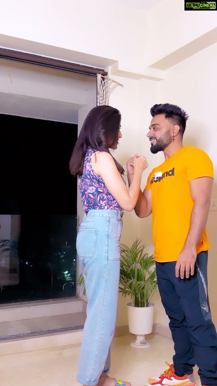 Monica Khanna Instagram - Vibe match ✅ Acting trying to match 😃. Make your reels on KOL AAJA and tag us . Streaming now! 📸: @surajyadav_suru 🎶 #kolaaja #doreko #newsong #dorekokolaaja @mansibhardwaj25 @arijitchakraborty18 @g_raazi @rajveer_kalakar