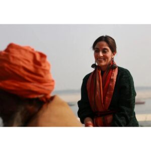 Monica Khanna Instagram - बैठे जो अस्सी घाट पर 
बनारस में यूं दिन गुज़र गए 
न तेरा इश्क याद रहा
तेरी बातें भी भूल गए।।

Captured by - @jerrypundkar( i have the best photographer in the world)
Thankyou for being so supportive n incredible... 

#banaras #varanasi #kashi #india #banarasi #varanasidiaries #uttarpradesh #photography #instagram #ganga #mahadev #incredibleindia #varanasighats #ghat #banarasiya #bhu #love #varanasiindia #banarasisaree #travel #instagood #delhi #sareelove #mumbai #saree #lucknow #assighat #photooftheday #assighat #chanderi