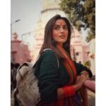 Monica Khanna Instagram - बैठे जो अस्सी घाट पर बनारस में यूं दिन गुज़र गए न तेरा इश्क याद रहा तेरी बातें भी भूल गए।। Captured by - @jerrypundkar( i have the best photographer in the world) Thankyou for being so supportive n incredible... #banaras #varanasi #kashi #india #banarasi #varanasidiaries #uttarpradesh #photography #instagram #ganga #mahadev #incredibleindia #varanasighats #ghat #banarasiya #bhu #love #varanasiindia #banarasisaree #travel #instagood #delhi #sareelove #mumbai #saree #lucknow #assighat #photooftheday #assighat #chanderi