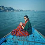 Monica Khanna Instagram - हर ठाट – बाट बना_रसिया सुकून की हर घाट बना_रसिया मन में विस्वाश बना_रसिया दिल के जज्बात बना_रसिया। Pic courtesy - @varanasipic #banaras #varanasi #kashi #india #banarasi #varanasidiaries #uttarpradesh #photography #instagram #ganga #mahadev #incredibleindia #varanasighats #ghat #banarasiya #bhu #love #varanasiindia #banarasisaree #travel #instagood #delhi #sareelove #mumbai #saree #lucknow #assighat #photooftheday #varanasipic Kashi (Banaras), UP