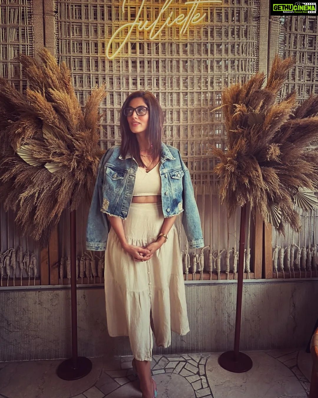 Monica Khanna Instagram - Waiting to find my Romeo"in @julietteristorante ❤️ Have become my absolute favourite restaurant. Menu is extensive and seasonal to a particularly high standard. Definitely fine dining. It can be expensive but worth it....Highly recommended.Food is pretty good, some italian classics and some twists which was 100% worth it of your choice..... @rainmakerconsults #restaurant #food #foodie #foodporn #instafood #foodlover #dinner #bar #foodphotography #delicious #yummy #foodstagram #lunch #instagood #chef #foodblogger #cafe #love #hotel #foodies #tasty #pizza #wine #eat #delivery #restaurante #travel #foodgasm #cocktails #healthyfood
