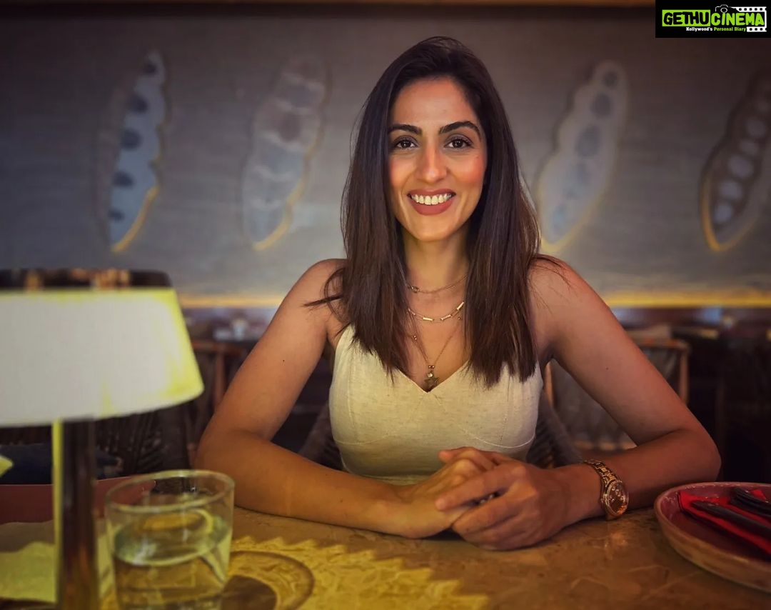 Monica Khanna Instagram - Waiting to find my Romeo"in @julietteristorante ❤️ Have become my absolute favourite restaurant. Menu is extensive and seasonal to a particularly high standard. Definitely fine dining. It can be expensive but worth it....Highly recommended.Food is pretty good, some italian classics and some twists which was 100% worth it of your choice..... @rainmakerconsults #restaurant #food #foodie #foodporn #instafood #foodlover #dinner #bar #foodphotography #delicious #yummy #foodstagram #lunch #instagood #chef #foodblogger #cafe #love #hotel #foodies #tasty #pizza #wine #eat #delivery #restaurante #travel #foodgasm #cocktails #healthyfood