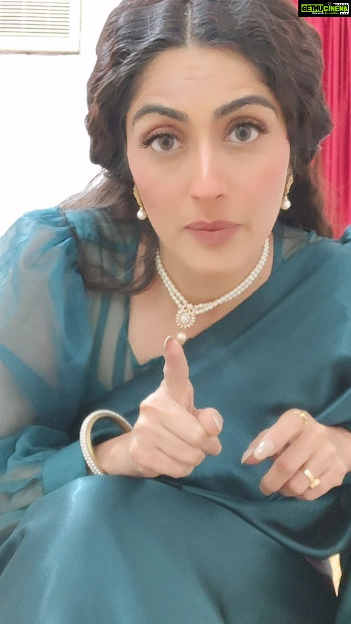 Monica Khanna Instagram - ENGLISH is a very "FUNNY LANGUAGE".... #makeuproom #funnyvideos #funnyreels #comedy #comedyreels #explore #reelsinstagram #reels #latika #instapost #instagood ##hasterahoindia #latika #bekind Mumbai, Maharashtra