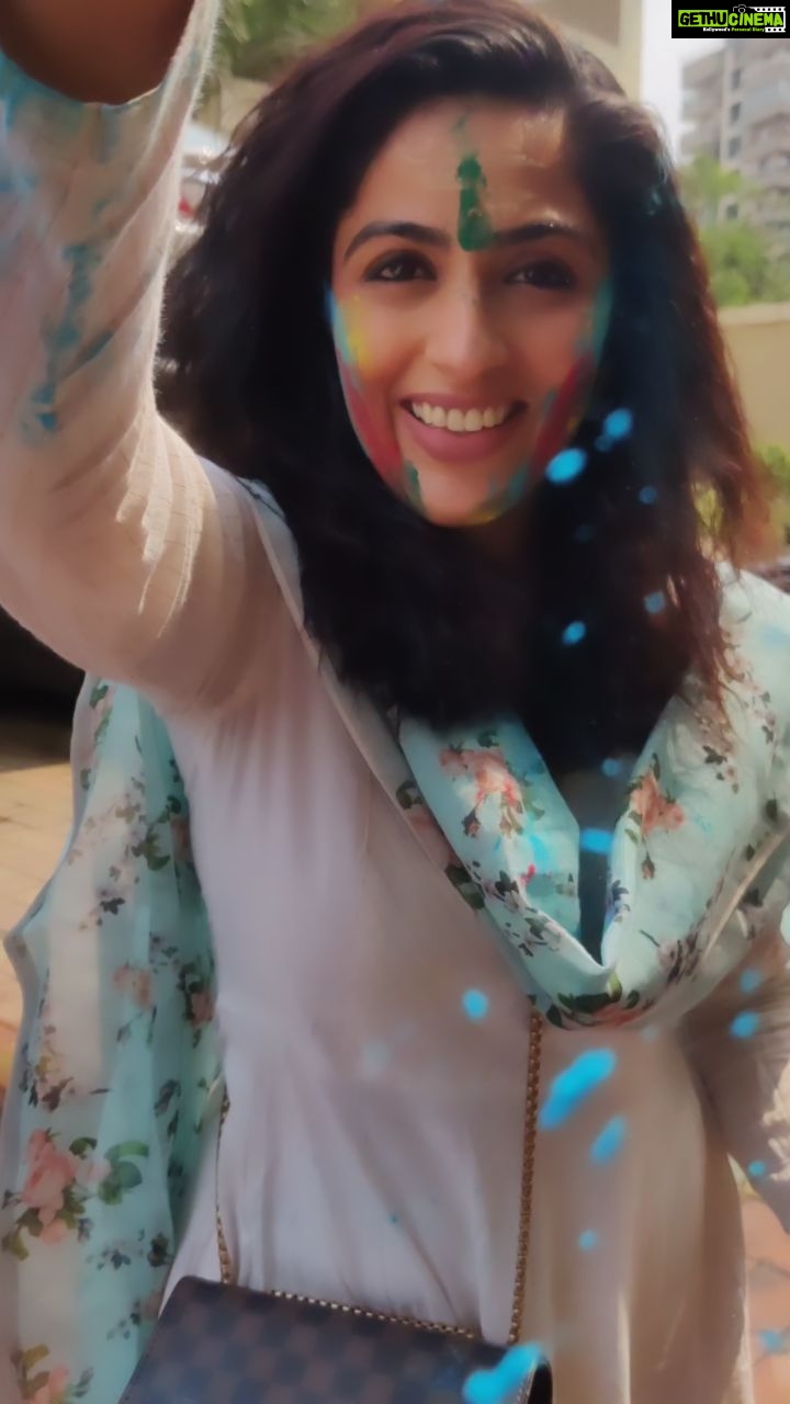 Monica Khanna Instagram - Aaj birat mein Holi re rasiya β₯οΈπ€π€ππππππ€π§‘ Dilli walon ko aaj happy Holiπ #trending #trendingreels #holireels #holi2023 #reels #instareels #lookgoodfeelgood #colorful #bekind #besafe #explore India