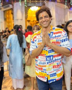 Monica Khanna Instagram - सिद्धिविनायक मंदिर के दर्शन🙏🏻🌺 @monnikkakhanna 
कुछ ख़ास एहसास और दोस्त का जन्मदिन 
Ps : Happy birthday @kunwar08 
Lots of Love & Happiness 
Godbless❤️
#friendship #visittotemple