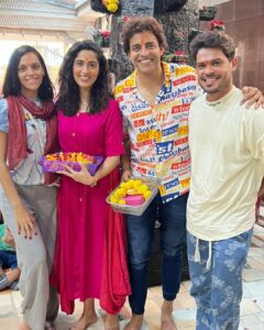 Monica Khanna Instagram - सिद्धिविनायक मंदिर के दर्शन🙏🏻🌺 @monnikkakhanna 
कुछ ख़ास एहसास और दोस्त का जन्मदिन 
Ps : Happy birthday @kunwar08 
Lots of Love & Happiness 
Godbless❤️
#friendship #visittotemple