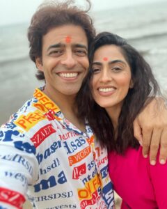 Monica Khanna Instagram - सिद्धिविनायक मंदिर के दर्शन🙏🏻🌺 @monnikkakhanna 
कुछ ख़ास एहसास और दोस्त का जन्मदिन 
Ps : Happy birthday @kunwar08 
Lots of Love & Happiness 
Godbless❤️
#friendship #visittotemple