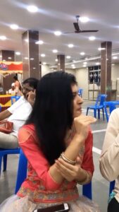 Monisha Blessy Instagram - Payaso kekudha 🤣 With appaww mummyy 😂 @a.s.biju @rathi.devi06 #reels #reelsinstagram #trendingreels #trending #trendingsongs #trendingaudio #tamil #tamilcomedy #tamilcinema #tamiltrending #blogger #food