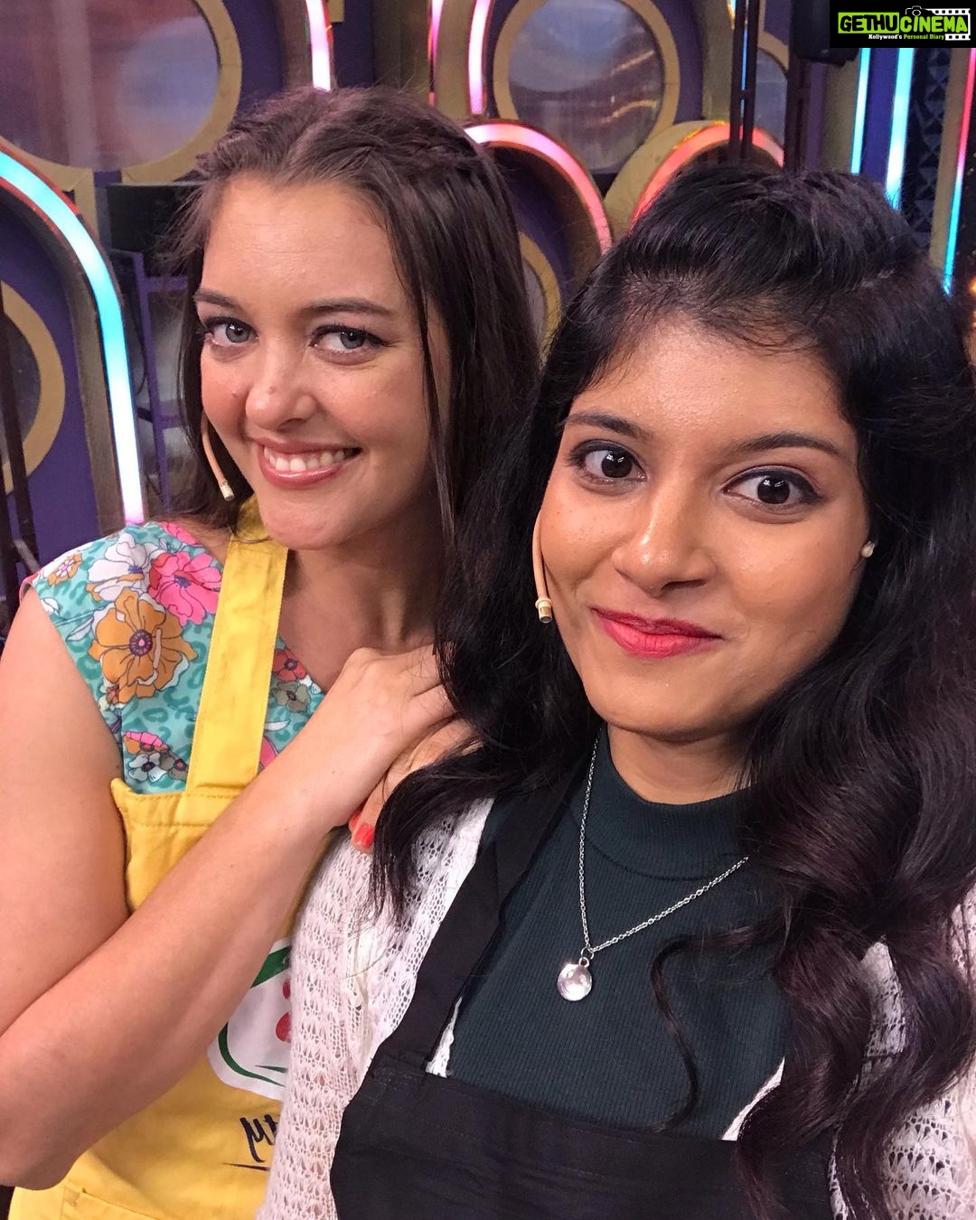 Monisha Blessy Instagram - Happyyy vibesss🤩✨ #cookwithcomali4 🫶🏻