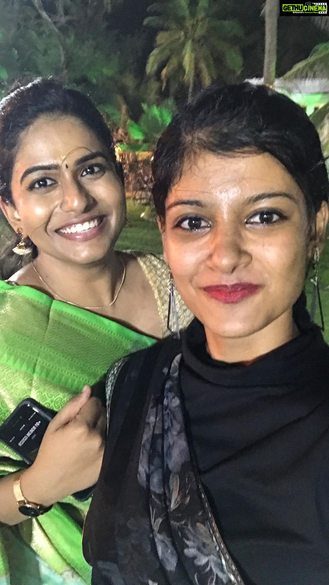 Monisha Blessy Instagram - Teaaaa kadaiku povoma 🤣 Thalaiviii @ivalnandhini ✨ #reels #reelsinstagram #trendingreels #trending #trendingsongs #trendingaudio #tamil #tamilcomedy #tamilcinema #vadivelmemes #tamiltrending #ivalnandhini #monishablessy