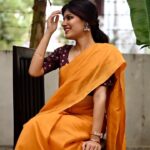 Monisha Blessy Instagram - மாலை..🧡✨ 📸 : @storiesofmandee 💥 Mua : @shobsmakeover 🫶🏻 Hairdo : @noormakeup_mehndi ♥️ Blouse : @poorthi_boutique ✨