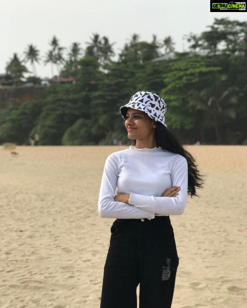 Monisha Blessy Instagram - 🌊🌴❤️ Kerala issa vibeee😍 Pc: @arun.aryan26 🐒 Varkala Beach Kerala