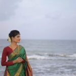 Monisha Blessy Instagram - Sea(e)🌊 me 👀 Definitely a magicalll team 😍✨ Muah : @glam_up_by_keerthana Besttt💯 Hair : @saaraah_hairdo perfect❣️ Saree :@godavari_handlooms Beautiful handloom saree🥺❤️ @i_m_pj_69 📸 : @vijay_aathi_click Best shots 🔥