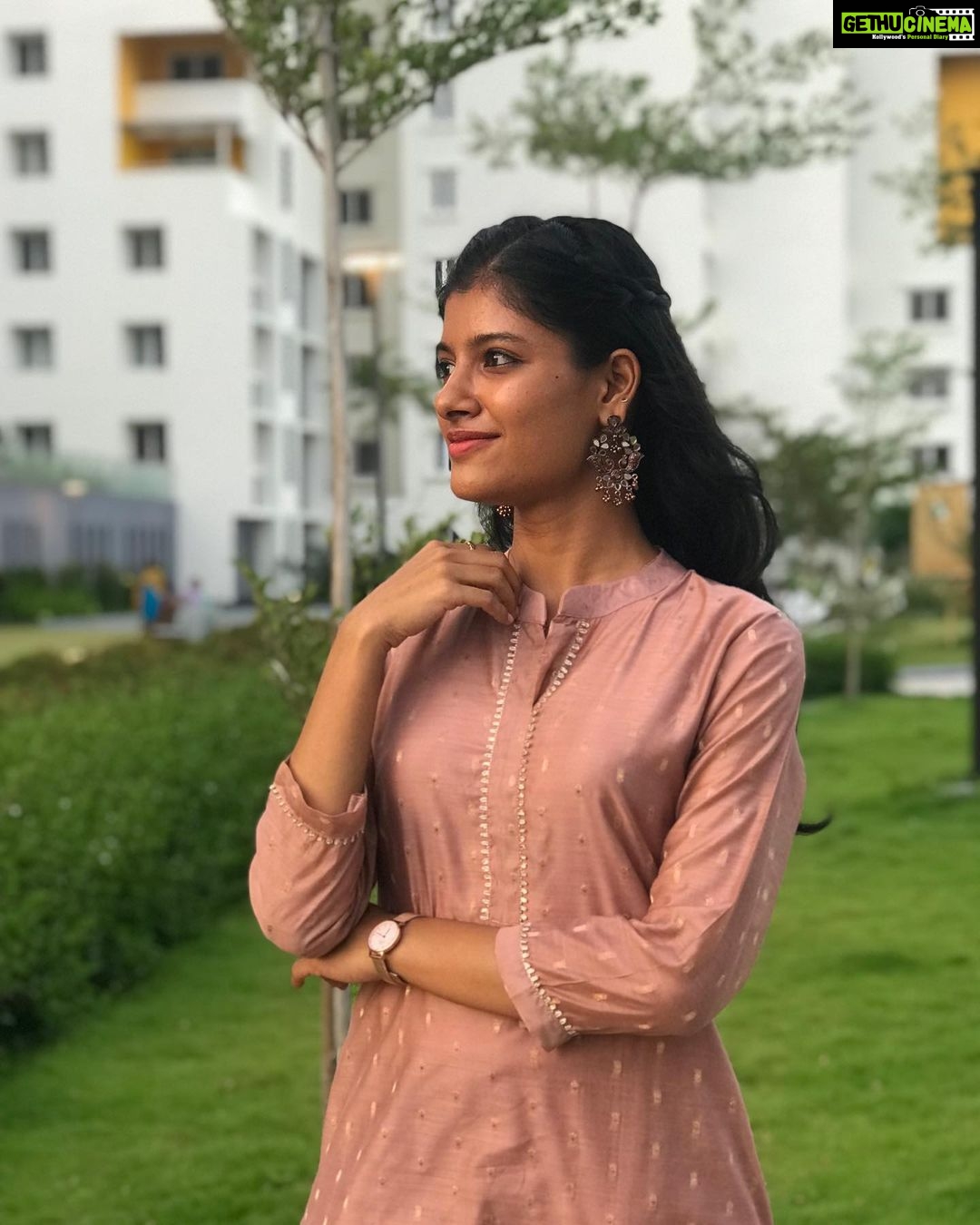 Monisha Blessy Instagram - There she goes, romanticising her life again ❤️ Sucha prettyyy outfit from @laxmiwear 🤩 N who doesn’t fall in love with thiss beautiful shade!? 😍 Gooo check out their page for more collections ✨ #monishablessy