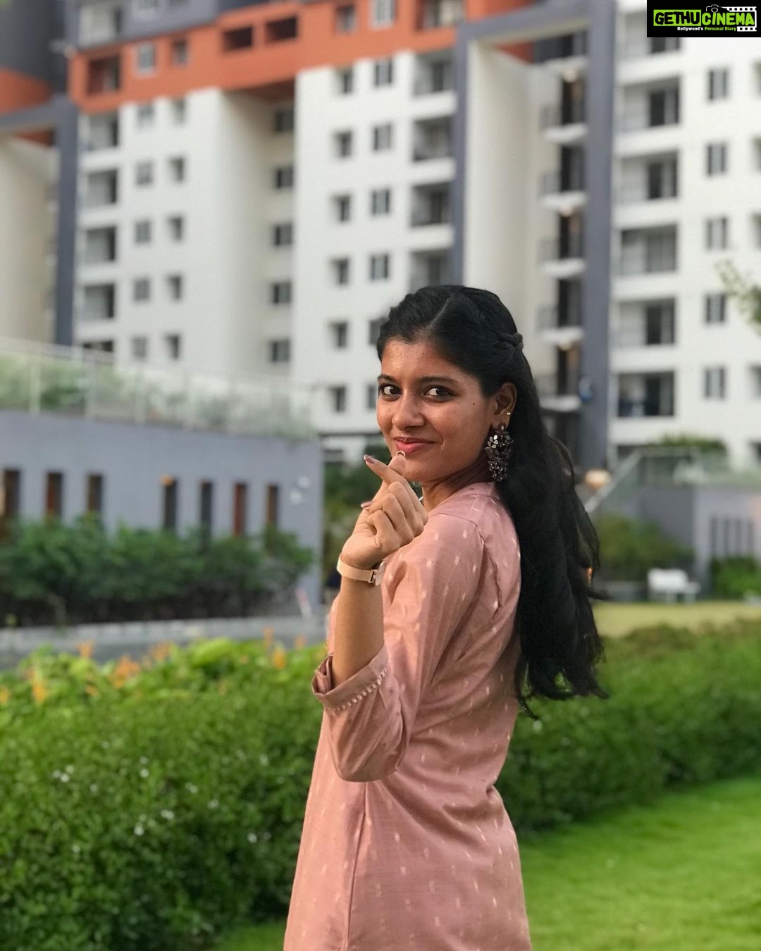 Monisha Blessy Instagram - There she goes, romanticising her life again ❤️ Sucha prettyyy outfit from @laxmiwear 🤩 N who doesn’t fall in love with thiss beautiful shade!? 😍 Gooo check out their page for more collections ✨ #monishablessy