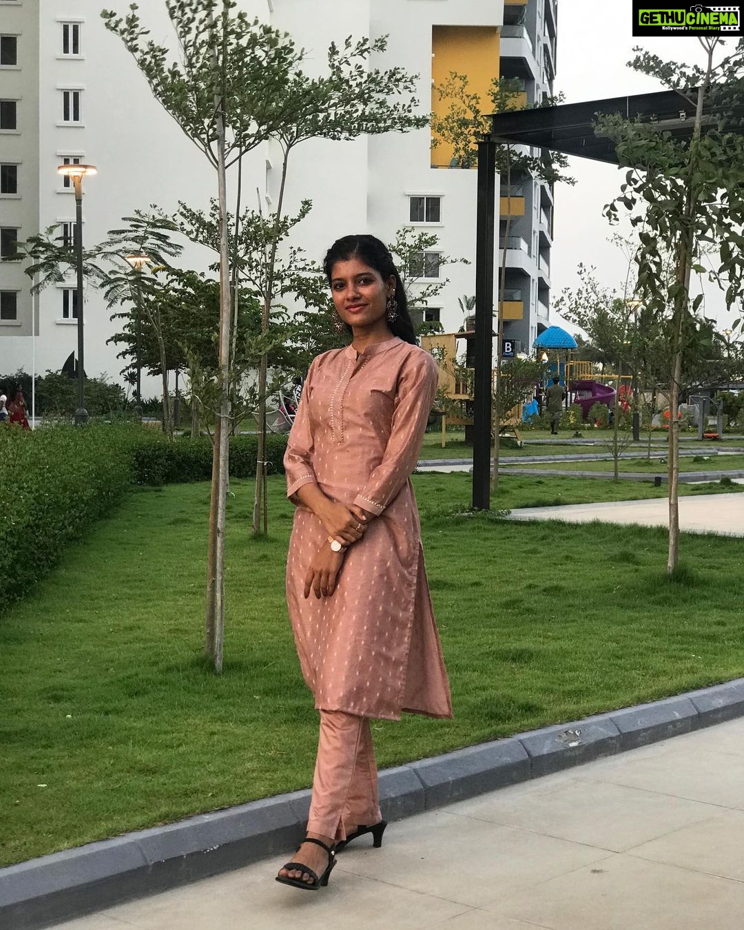 Monisha Blessy Instagram - There she goes, romanticising her life again ❤️ Sucha prettyyy outfit from @laxmiwear 🤩 N who doesn’t fall in love with thiss beautiful shade!? 😍 Gooo check out their page for more collections ✨ #monishablessy