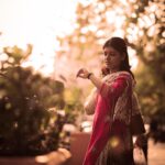 Monisha Blessy Instagram - ஓடும் காலங்கள் உடன் ஓடும் நினைவுகள் வழி மாறும் பயணங்கள் தொடர்கிறதே..🤍 📸: @ebinezerashwin.j ✨