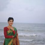 Monisha Blessy Instagram - Sea(e)🌊 me 👀 Definitely a magicalll team 😍✨ Muah : @glam_up_by_keerthana Besttt💯 Hair : @saaraah_hairdo perfect❣️ Saree :@godavari_handlooms Beautiful handloom saree🥺❤️ @i_m_pj_69 📸 : @vijay_aathi_click Best shots 🔥
