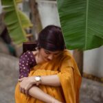 Monisha Blessy Instagram - மாலை பொழுதின் மயக்கத்திலே…🧡 📸 : @storiesofmandee 💥 Mua : @shobsmakeover 🫶🏻 Hairdo : @noormakeup_mehndi ♥️ Blouse : @poorthi_boutique ✨