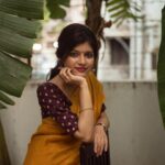 Monisha Blessy Instagram - மாலை பொழுதின் மயக்கத்திலே…🧡 📸 : @storiesofmandee 💥 Mua : @shobsmakeover 🫶🏻 Hairdo : @noormakeup_mehndi ♥️ Blouse : @poorthi_boutique ✨