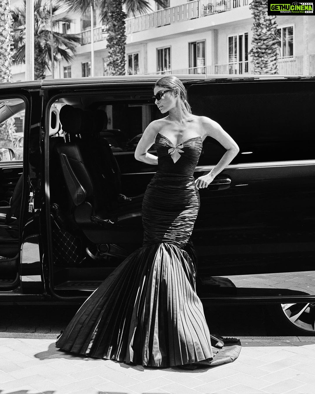 Mouni Roy Instagram - NOIR π€ Dressed in : @tarikedizofficial with @bjs_houseproductions Eyewear: @lenskart Styled by : @thetyagiakshay Heels : @louboutinworld Beauty : gpkritikos Creative Production- @fetch_india @pankhurifetch Photographer - @wilsonballarin Videographer - @shakeelbinafzal Lenskart - @sashakeneivonuo @anupamtripathi_ @lenskart #LenskartAtCannes Cannes, French Riviera, France