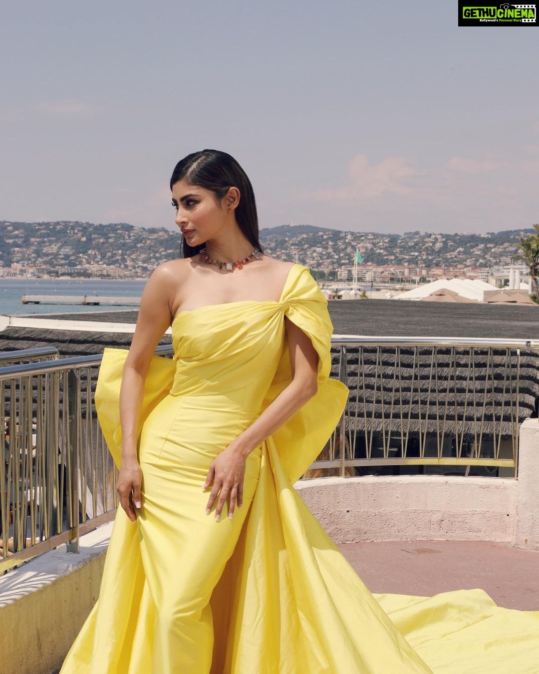 Mouni Roy Instagram - Bonjour Cannes π«π· Dressed in : @atelierzuhra x @swarovski Styled by : @manekaharisinghani with @chintan_shah08 Heels : @enricocuini HMU : @george_p_kritikos Creative production- @fetch_india @pankhurifetch Photographer - @wilsonballarin videographer - @shakeelbinafzal Lenskart- @sashakeneivonuo @anupamtripathi_ @lenskart #lenskartatCannes Cannes, French Riviera, France
