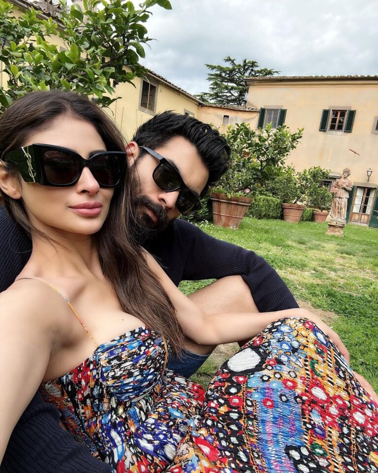 Mouni Roy Instagram - Under the Tuscan sun #europeansummer 🍋 ☀️ 🍷 🍝 Tuscany