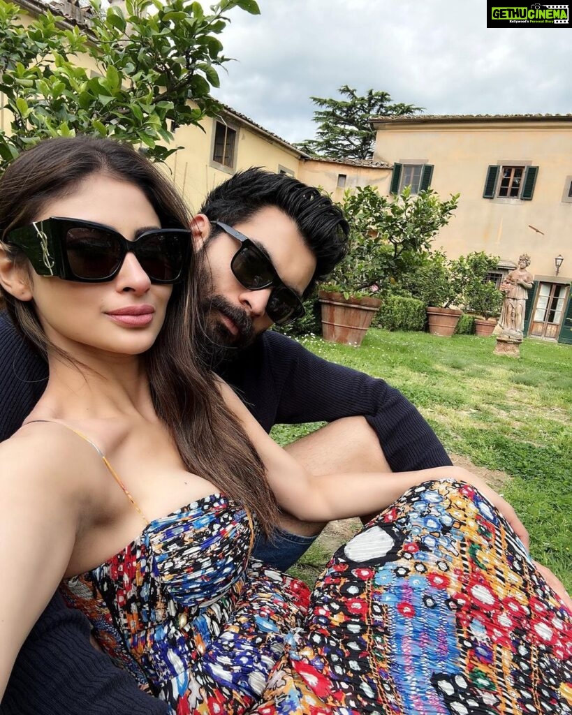 Mouni Roy Instagram - Under the Tuscan sun #europeansummer 🍋 ☀️ 🍷 🍝 Tuscany