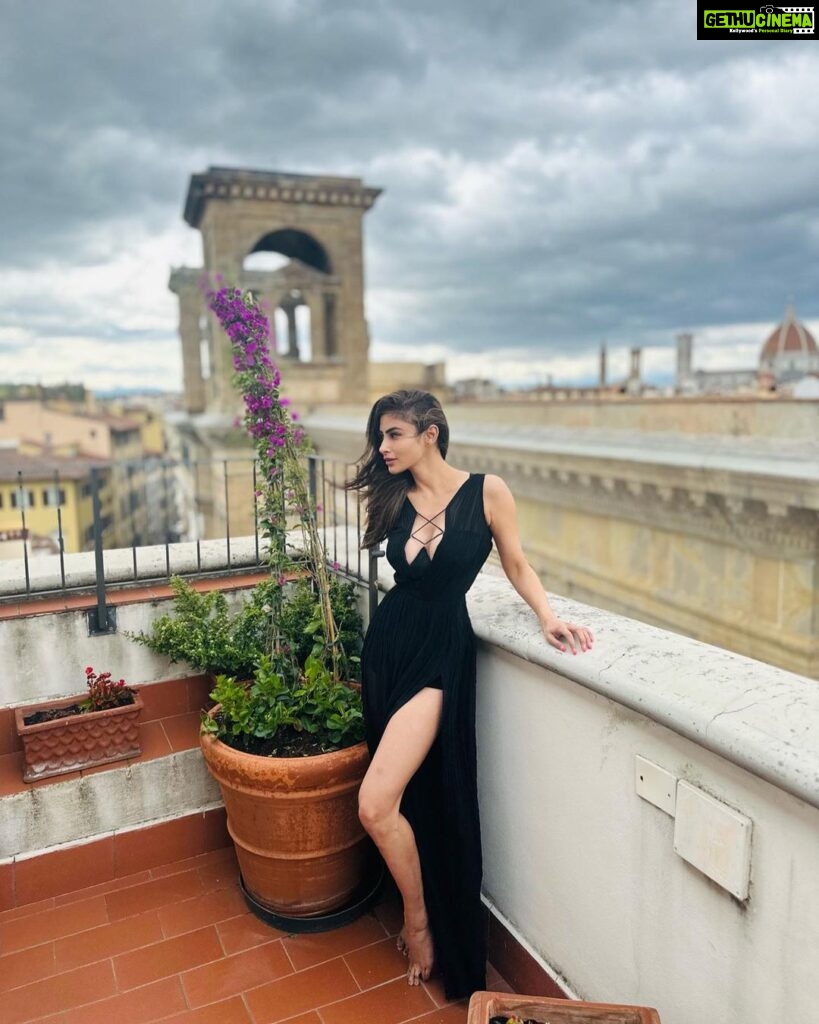 Mouni Roy Instagram - Florence, its a miracle city embalmed like a corolla - a city of lilies and its cathedrals. Everything here seems to be colored with a mild violet, like diluted wine… • • • @sonaakshiraaj @rishika_devnani @stylebyvanshika Firenze Centro Città