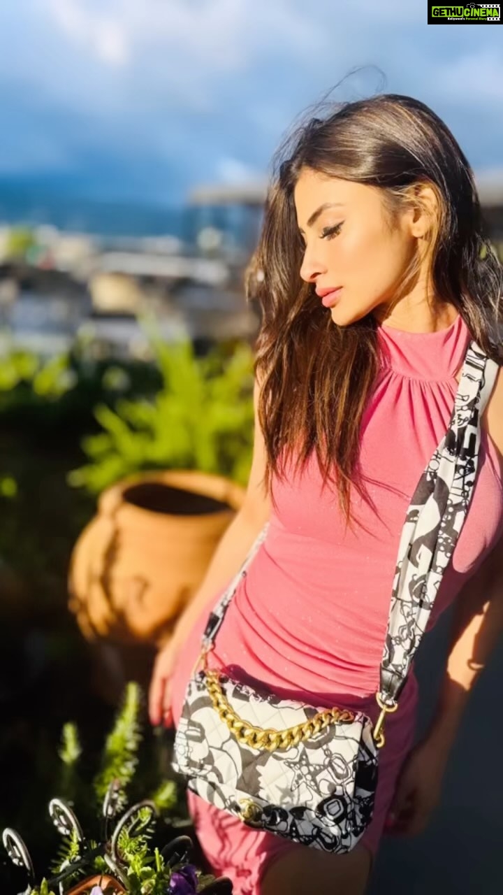 Mouni Roy Instagram - We the “travellers”.. A tourist wants to escape life, a traveller wants to experience it. Fun was had.. memories were made.. we all ambitious beings give too much importance to achievements, to achieving, to Materialistic success. In the end only love, family, friendship matters. Rest all is confetti.. if you don’t understand it today one day you will. Live in the present. Love and give with all your heart and soul, you ll find more joy your heart can hold…. We found that in our slowest merry go round ever…😌 IM BLESSED WITH THE BEST FRIENDS EVER 🔱
