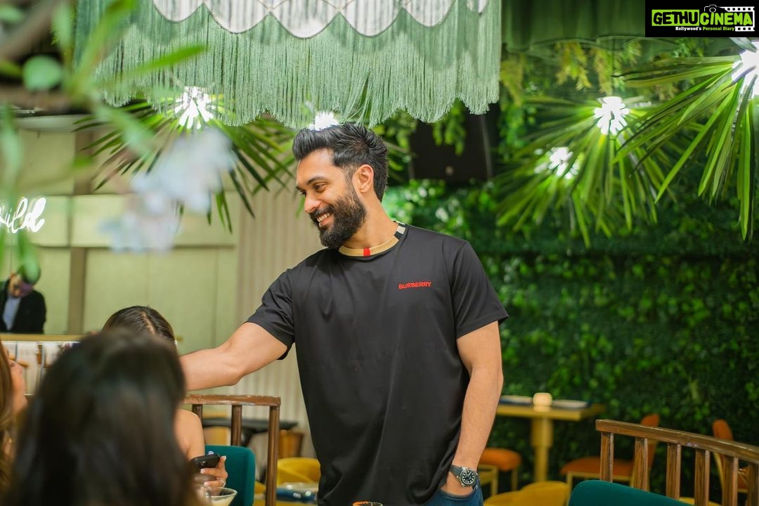 Mouni Roy Instagram - Launched into deliciousness 🍲 🍷 🎶 Thank you all for turning up last night and making the launch of Badmaash an absolute blast! 🍽️ Our hearts are overflowing with joy and gratitude for the incredible support. We promise to keep serving up mouthwatering flavors that will make your taste buds dance! Join us on this delicious journey and let's embrace the "badmaash" in all of us! 😄✨ #BadmaashOpening #FoodieFiesta #TasteBudDanceParty Mumbai - मुंबई