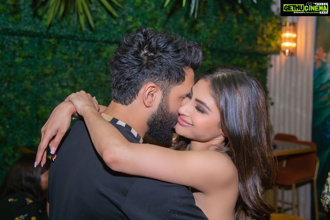 Mouni Roy Instagram - Launched into deliciousness 🍲 🍷 🎶 Thank you all for turning up last night and making the launch of Badmaash an absolute blast! 🍽️ Our hearts are overflowing with joy and gratitude for the incredible support. We promise to keep serving up mouthwatering flavors that will make your taste buds dance! Join us on this delicious journey and let's embrace the "badmaash" in all of us! 😄✨ #BadmaashOpening #FoodieFiesta #TasteBudDanceParty Mumbai - मुंबई