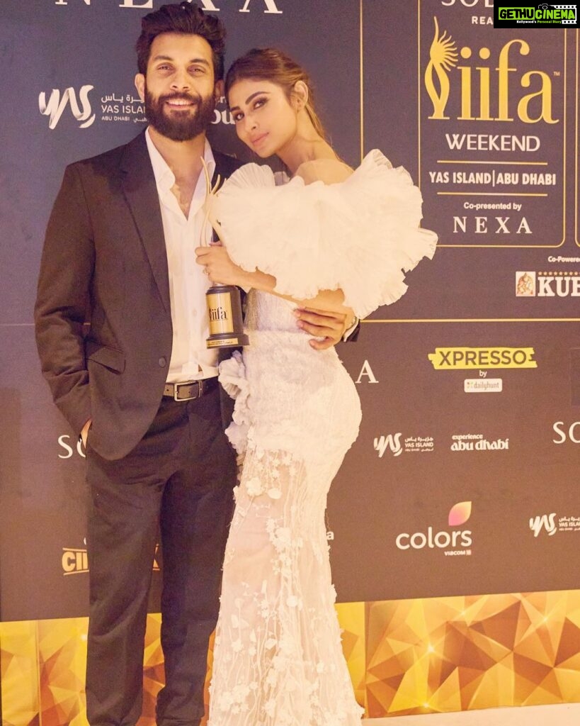 Mouni Roy Instagram - Holding the most prestigious award with the joy and light of my life. Thank you @iifa family for this incredible honour🤍 #brahamastra ॐ नमः शिवाय Abu Dhabi, United Arab Emirates