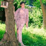 Mouni Roy Instagram - Sois Belle à ta façon (Be Your Own Beautiful!) • • • • @festivaldecannes 🤍 Dressed in : @ziadnakad with @gemluxurypr Styled by : @manekaharisinghani with : @chintan_shah08 Heels : @giuseppezanotti HMU : gpkritikos Managed by : @trishilagoculdas @dcatalent 📸 @wilsonballarin Cannes French Riviera