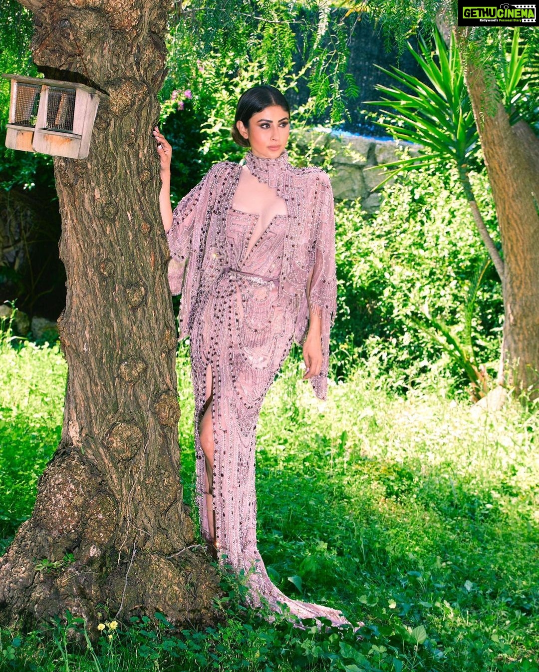 Mouni Roy Instagram - Sois Belle à ta façon (Be Your Own Beautiful!) • • • • @festivaldecannes 🤍 Dressed in : @ziadnakad with @gemluxurypr Styled by : @manekaharisinghani with : @chintan_shah08 Heels : @giuseppezanotti HMU : gpkritikos Managed by : @trishilagoculdas @dcatalent 📸 @wilsonballarin Cannes French Riviera