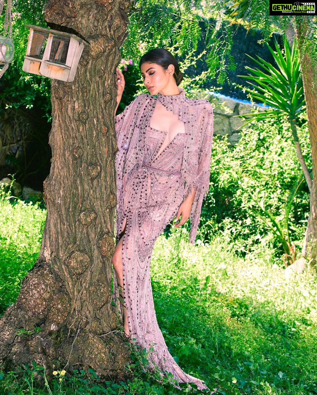 Mouni Roy Instagram - Sois Belle à ta façon (Be Your Own Beautiful!) • • • • @festivaldecannes 🤍 Dressed in : @ziadnakad with @gemluxurypr Styled by : @manekaharisinghani with : @chintan_shah08 Heels : @giuseppezanotti HMU : gpkritikos Managed by : @trishilagoculdas @dcatalent 📸 @wilsonballarin Cannes French Riviera