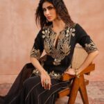 Mouni Roy Instagram - Grateful for it all 💫 In one of favourite @payalsinghal s creations 🖤