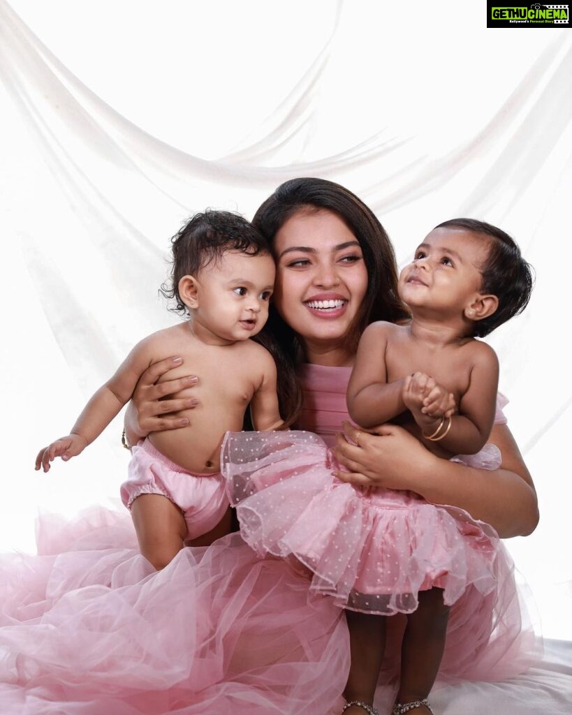 Mridula Vijay Instagram - My babies #mothersday Photography @mommyandmebyreshma MUA @sivas_makeover_ Costume @ansisiyad Supporting @akhilal_akku