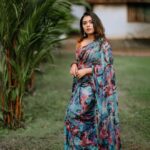 Mridula Vijay Instagram - “Nothing feels as perfect as a saree🌸 . . 📸 @maheshms__ . . Ast @mr_.ma_r_co . . 💄 @pooja_vysh_makeovers . . 🎨 @akhil.k.raviphotography. . . . #kerala #actressgallery #trading #traditionalwear #sareefashion #trendingreels #nalukettu #malayali #mridhulavijai #mridhulavijay #keralasaree #sareelover #keralaactress #keralagram