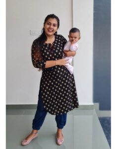 Mridula Vijay Instagram - Enmeshed relationship 🥰 ❤️ 
PC by dwani's grandma 👵 
@dwanikrishna_official
